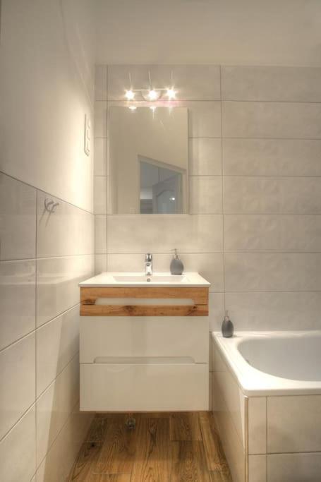 Castlehill1011- Free Parking And Ac In The Inner City Apartmán