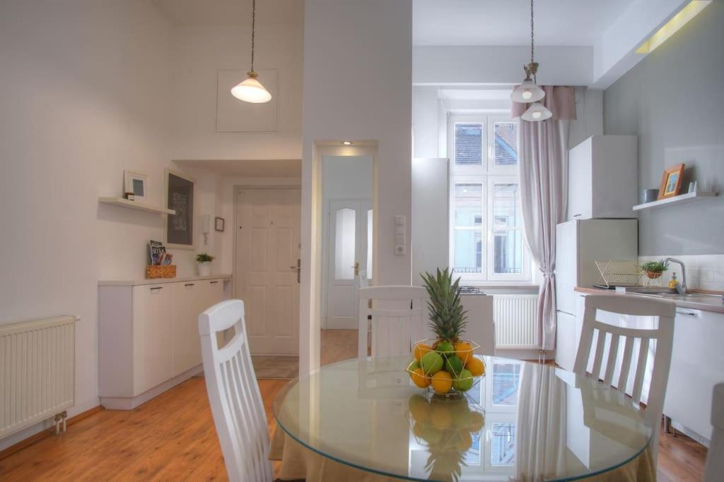 Castlehill1011- Free Parking And Ac In The Inner City Apartmán *